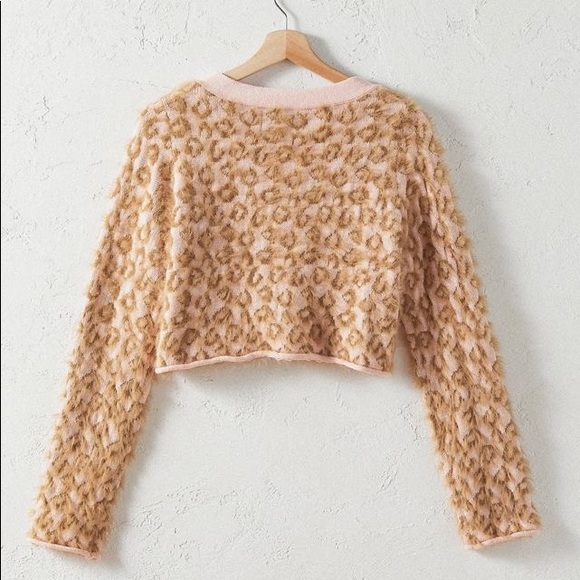 NWT UO Fuzzy Leopard Blush/Tan Cropped Cardigan Y2K - Picture 3 of 4